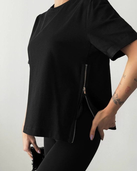 T-SHIRT WITH ZIPPER ON THE SIDE - BLACK
